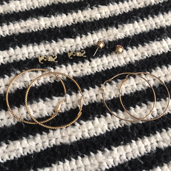 🆑 [4/$20] Gold Bundle of 4 Sets of Earrings - Picture 4 of 4